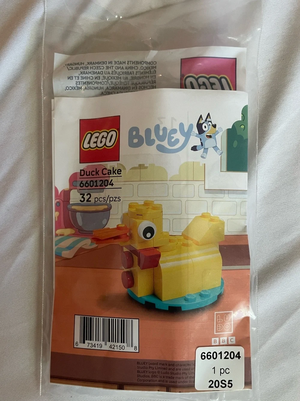 Bluey LEGO Duck Cake Set NEW Barnes & Noble Exclusive